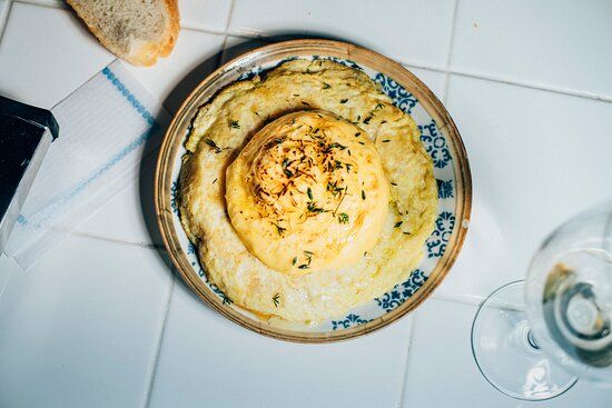 Un Tour Gastronómico por Alicante: Bares Locales y sus Platos Estrella